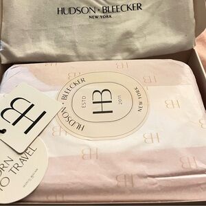 Hudson + Bleecker Women's Travel Bag - Cream